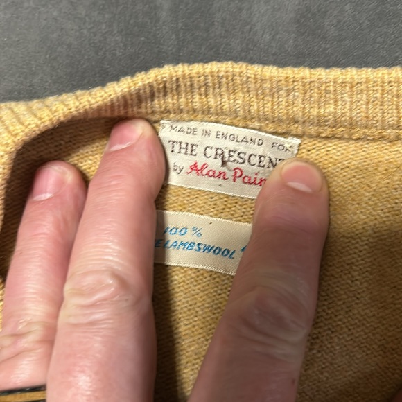 Vintage Men’s V Neck Wool Sweater size 44 - Picture 2 of 5